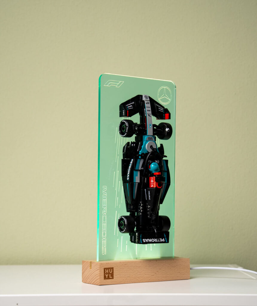 HUYL - Desk lamp & Display for LEGO® 77244 F1 Mercedes-AMG W15